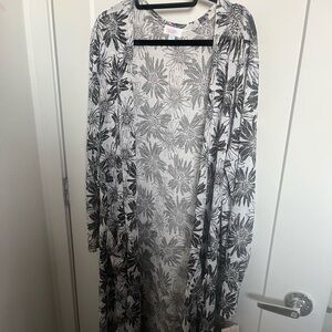 Lularoe Black & White 2X Sarah